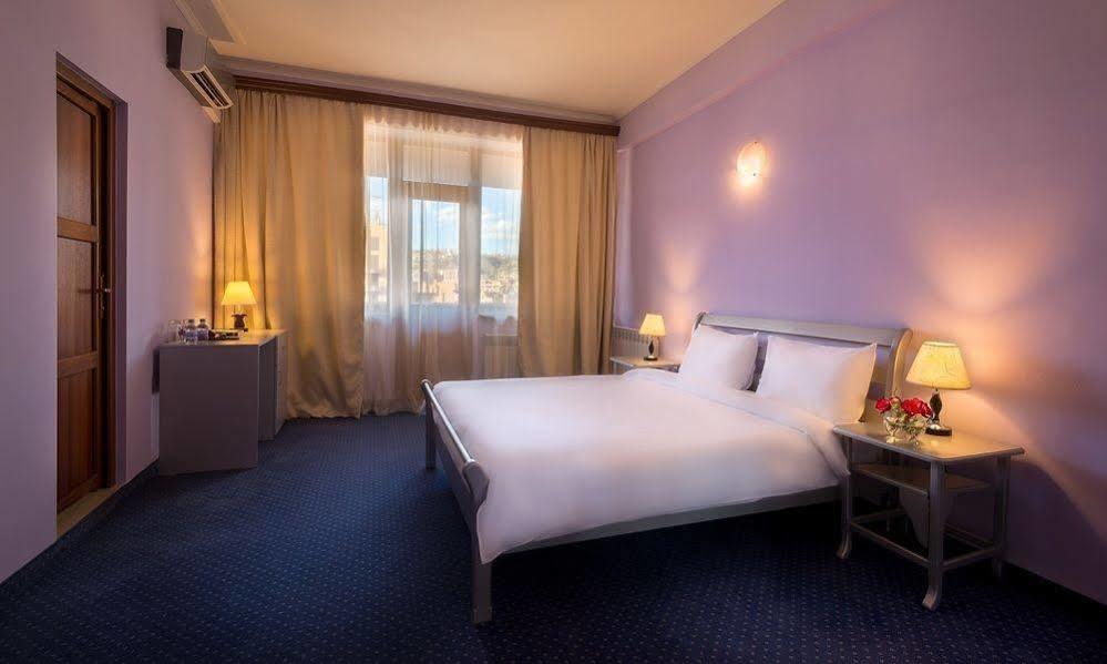 Отель 14th Floor Ереван Экстерьер фото